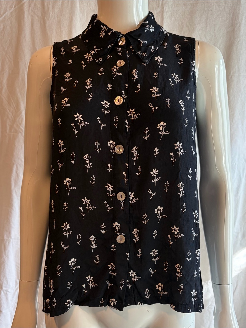Women’s Black Sleeveless Button-Down Floral Shirt